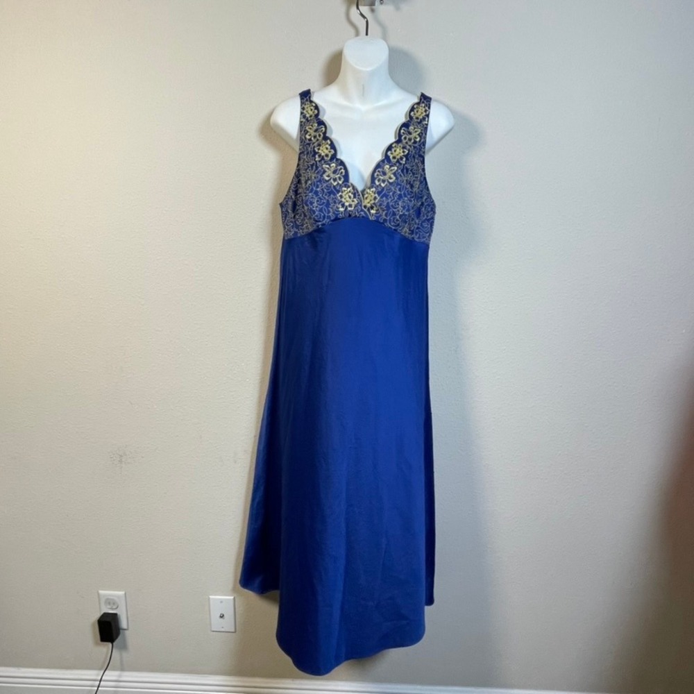 Cabernet Nightgown Women PM Blue Embroidered V-Neck Sleeveless Maxi Satin Sleep
